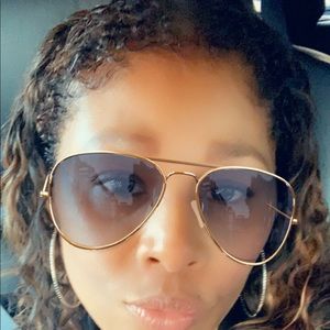 Meet your Posher, Tia